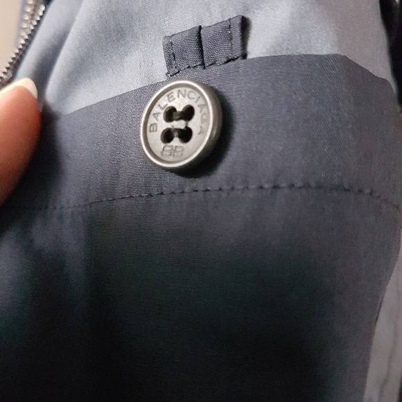 BALENCIAGA light weight jacket. M/L - Picture 3 of 8